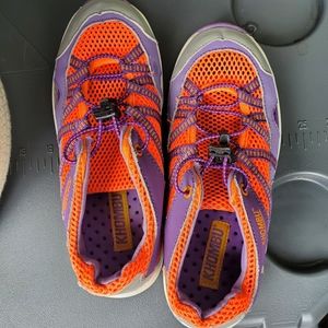 Girl's Size 4 Khombu Water Shoes